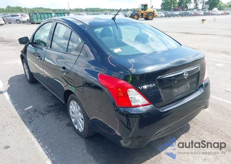 2016 Nissan Versa 1.6 S z USA, uszkodzony, nr VIN 3N1CN7AP0GL826205